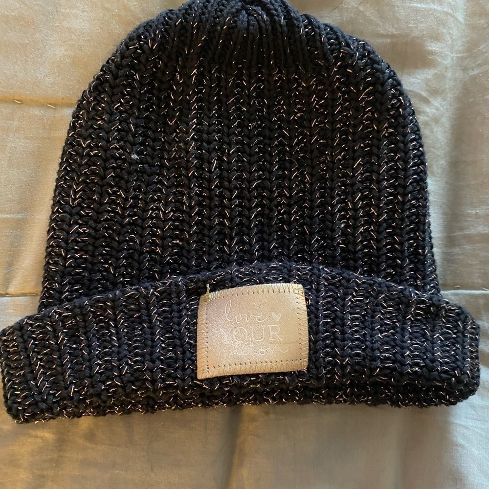 Love Your Melon beanie black and pink🍍H6